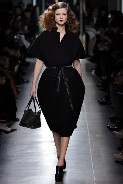 Look 16